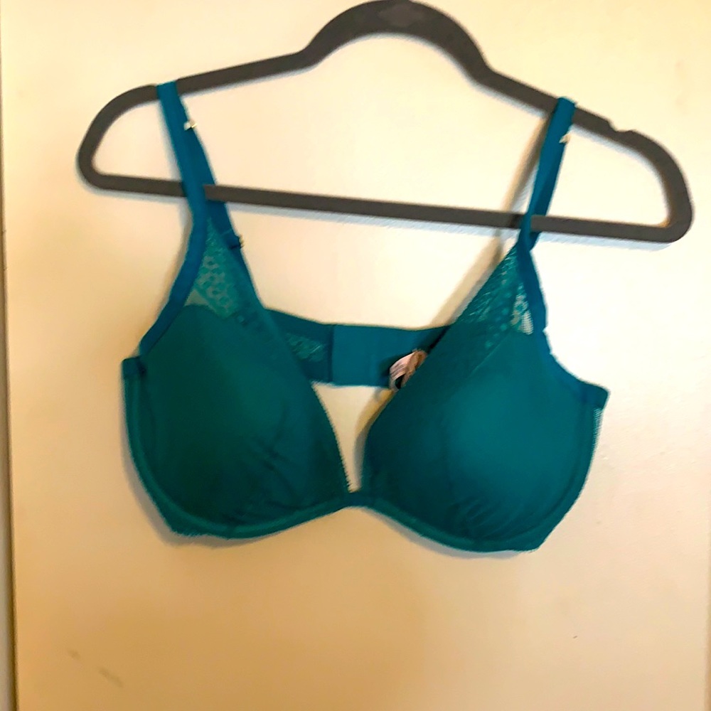 Victoria’s Secret 36 DD bra